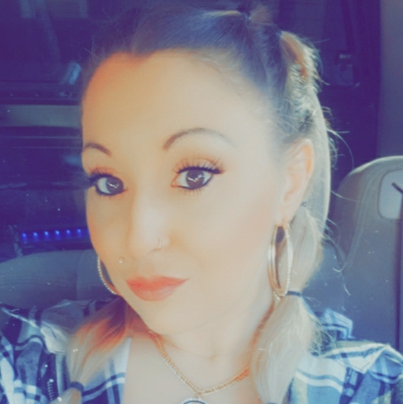 Meet your Posher, Kristen - Picture 3 of 3